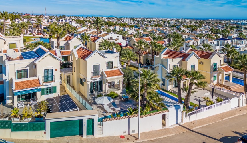 Reventa - Villa -
Orihuela Costa - Costa Blanca