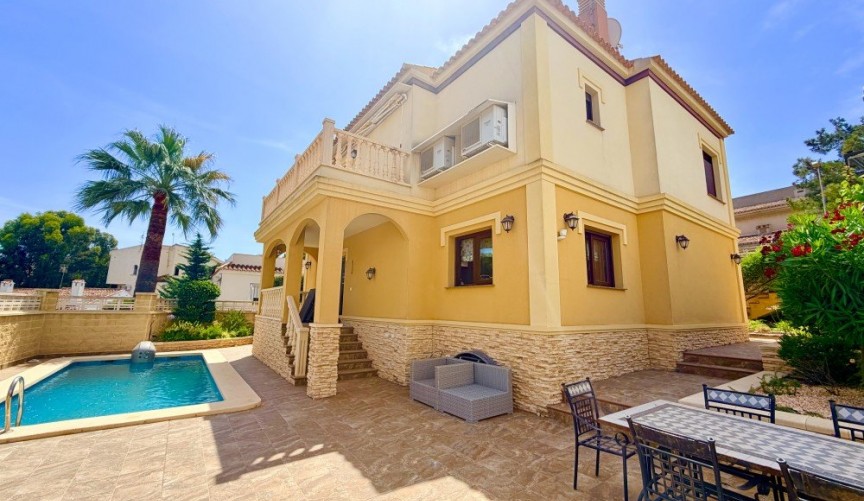 Reventa - Villa -
Orihuela Costa - Costa Blanca