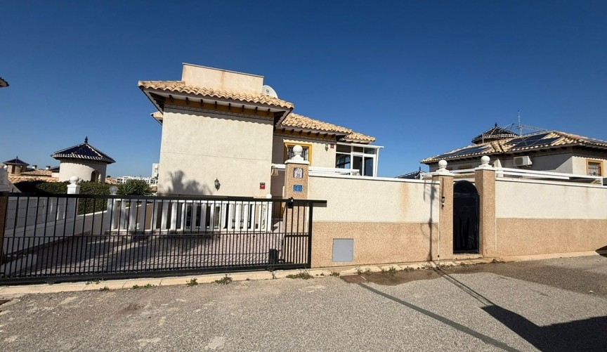 Reventa - Villa -
Orihuela Costa - Costa Blanca