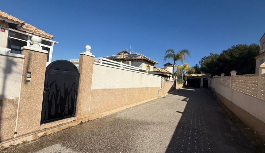 Reventa - Villa -
Orihuela Costa - Costa Blanca