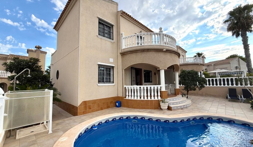 Reventa - Villa -
Orihuela Costa - Costa Blanca