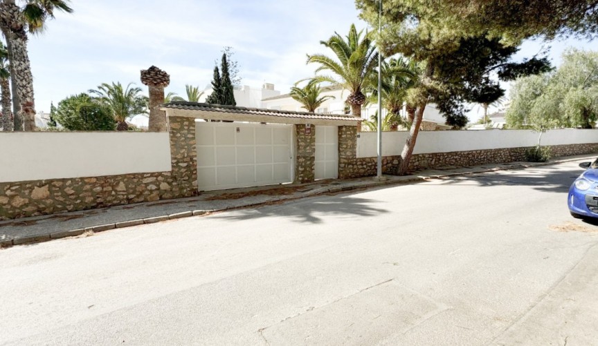 Reventa - Villa -
Orihuela Costa - Costa Blanca