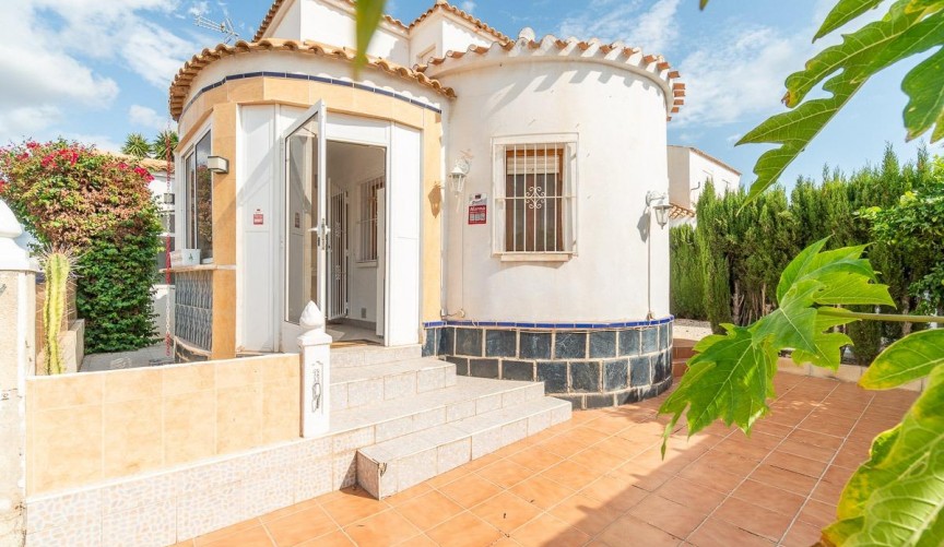 Reventa - Villa -
Orihuela Costa - La Florida