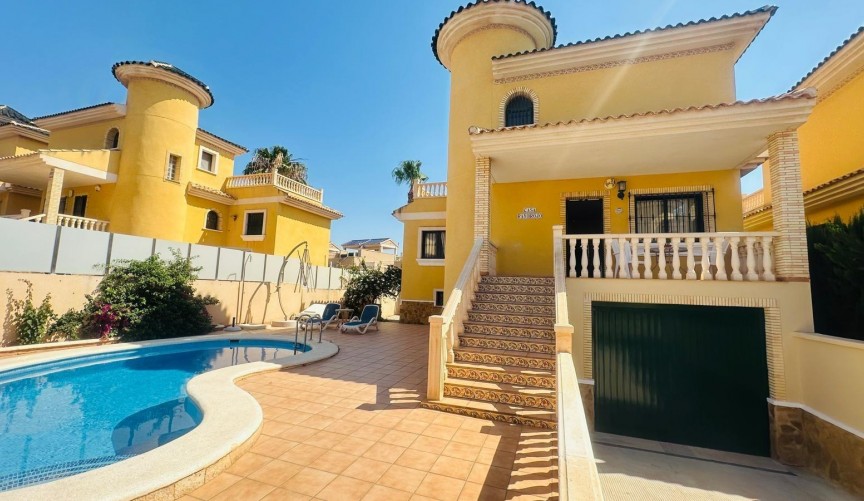Reventa - Villa -
Orihuela Costa - PAU 8