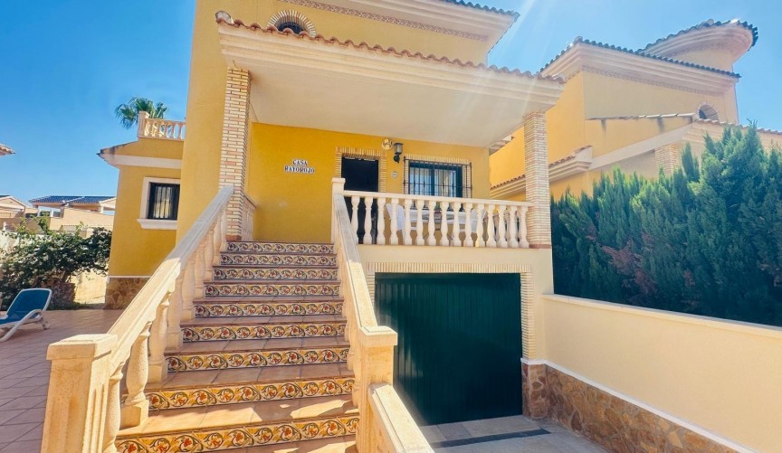 Reventa - Villa -
Orihuela Costa - PAU 8