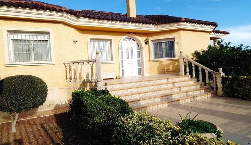 Reventa - Villa -
Orihuela - LOS DESEMPARADOS