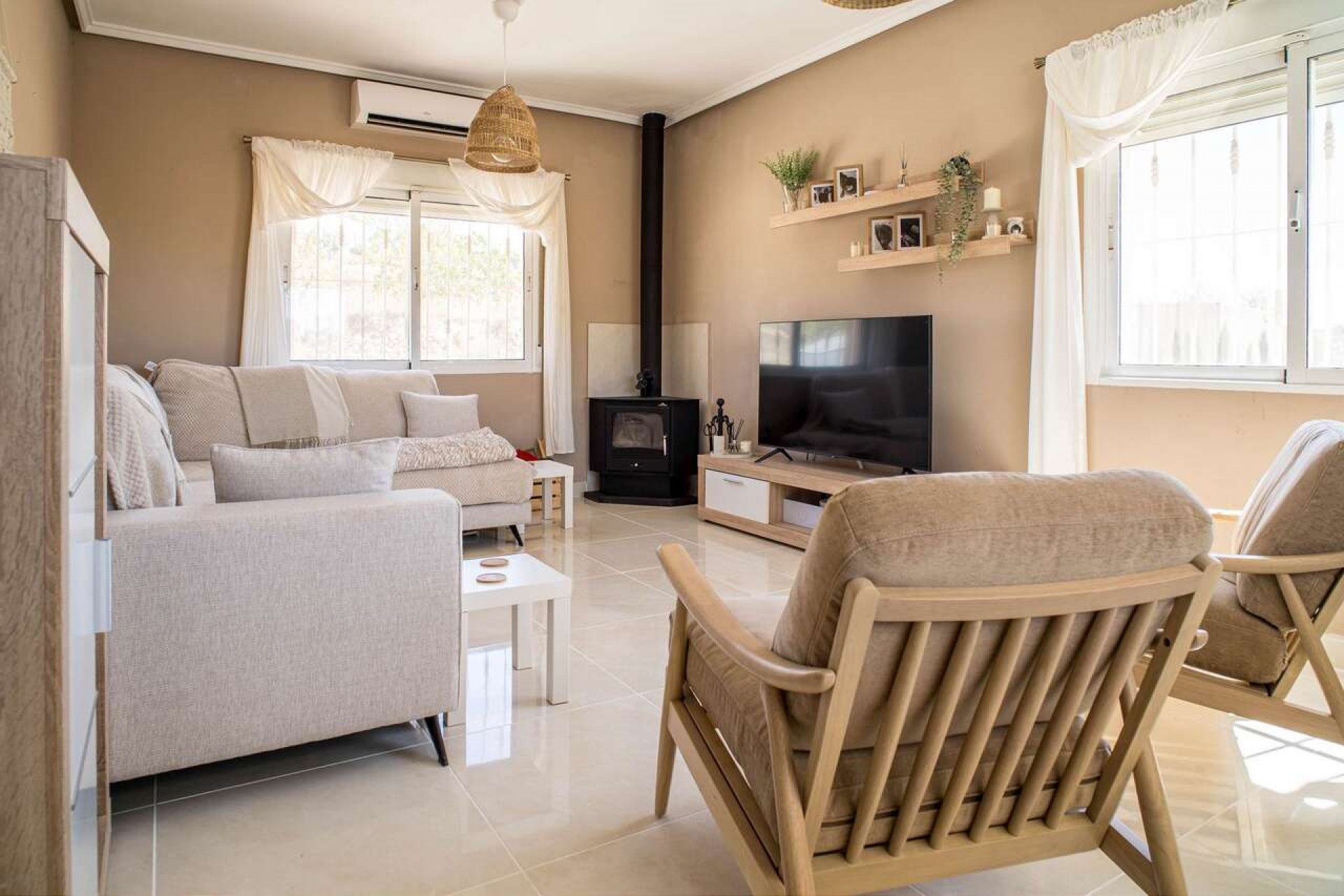 Reventa - Villa -
Pinoso - Inland