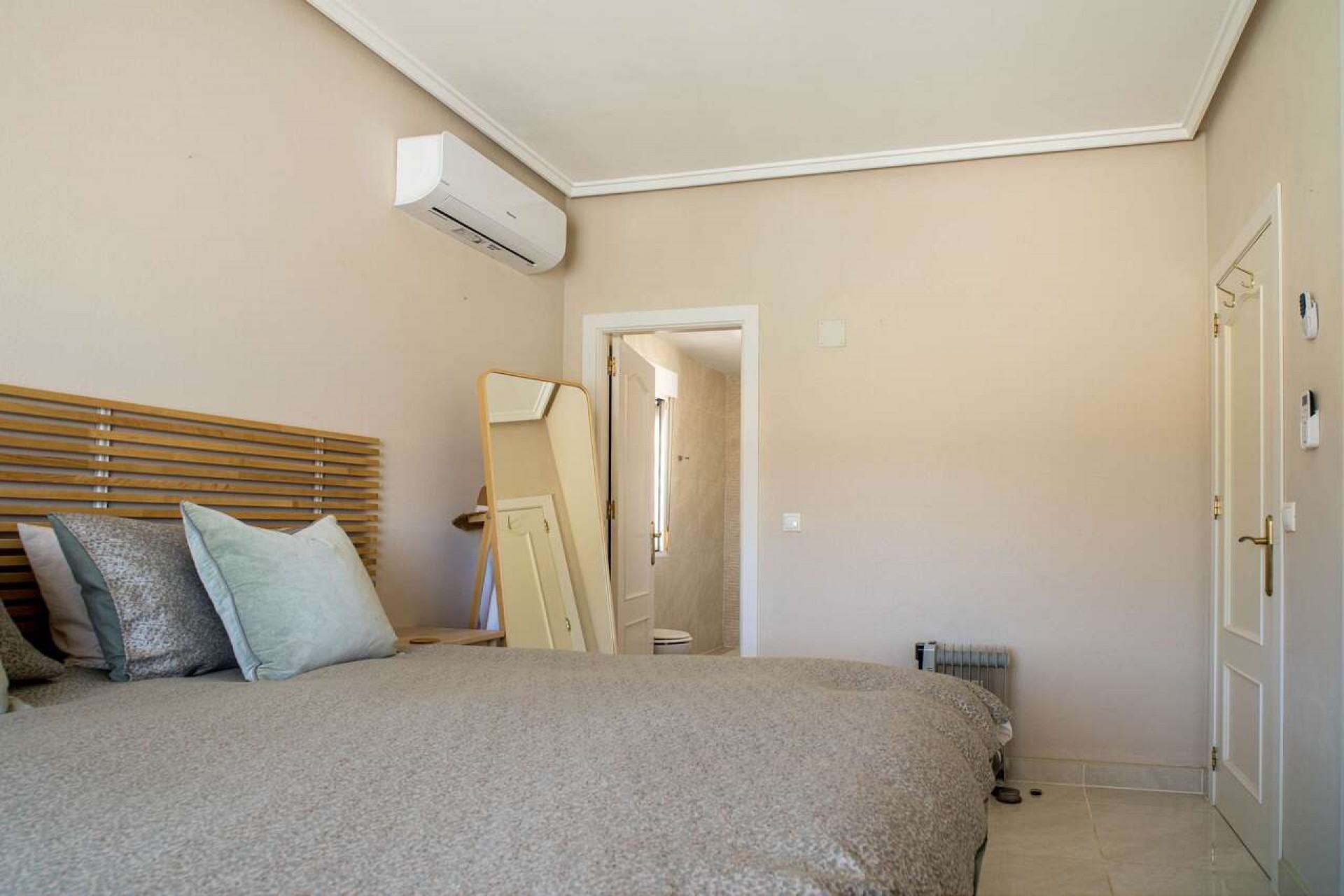 Reventa - Villa -
Pinoso - Inland