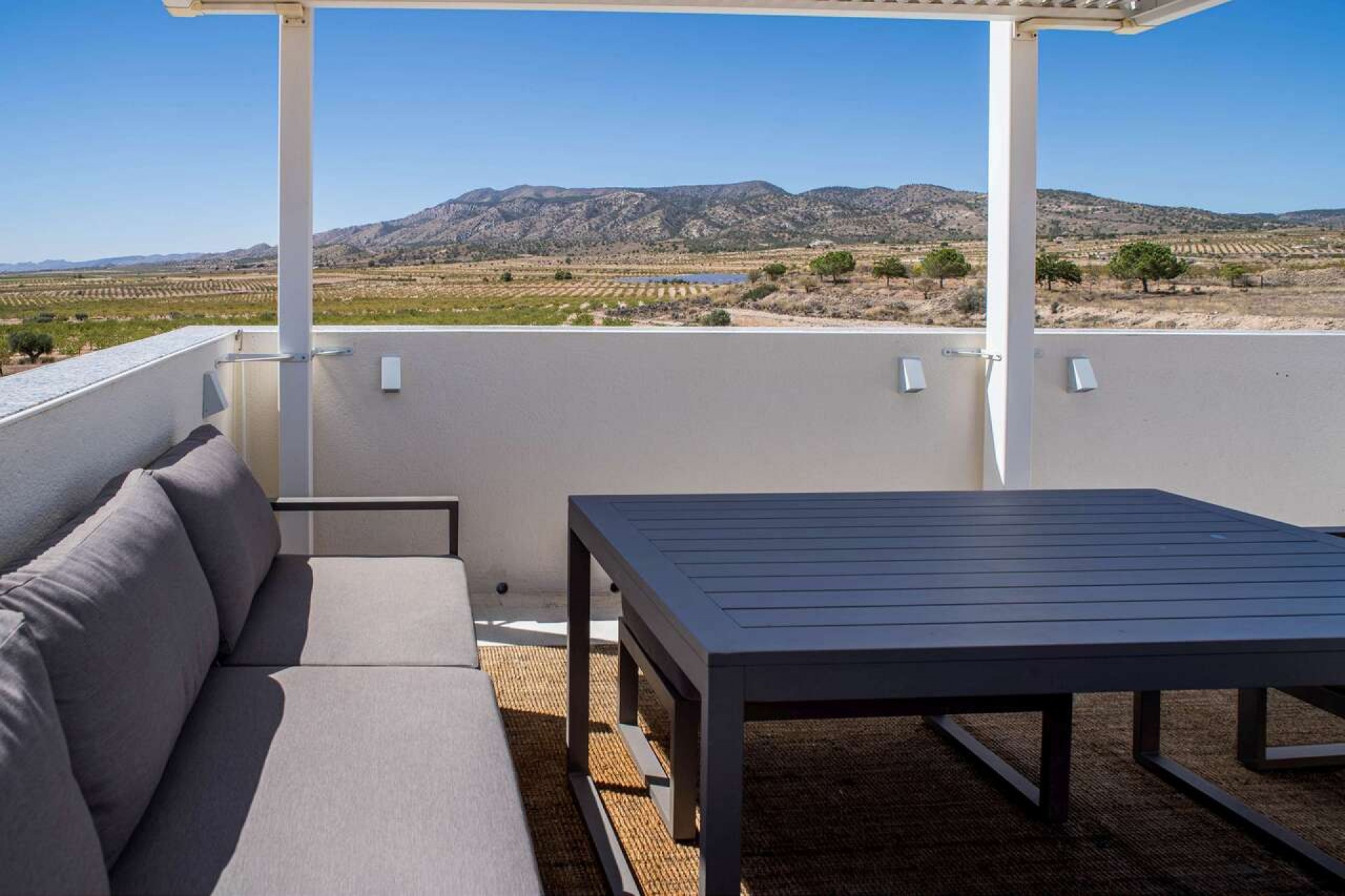 Reventa - Villa -
Pinoso - Inland