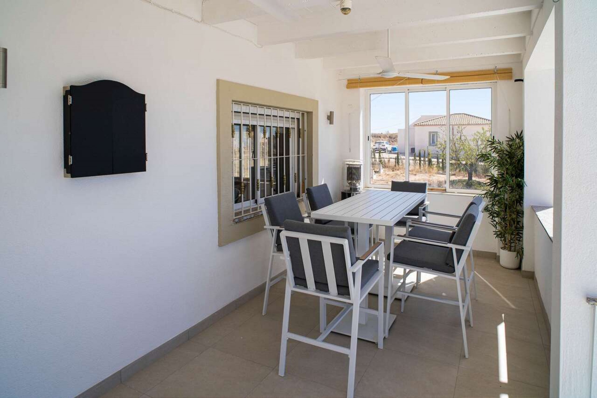 Reventa - Villa -
Pinoso - Inland