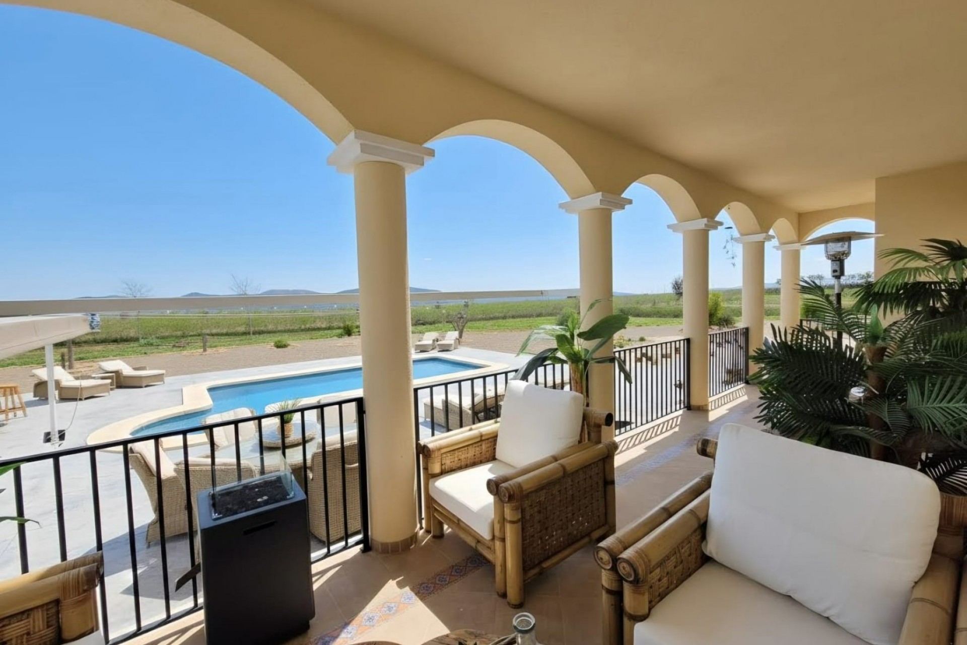 Reventa - Villa -
Pinoso - Inland