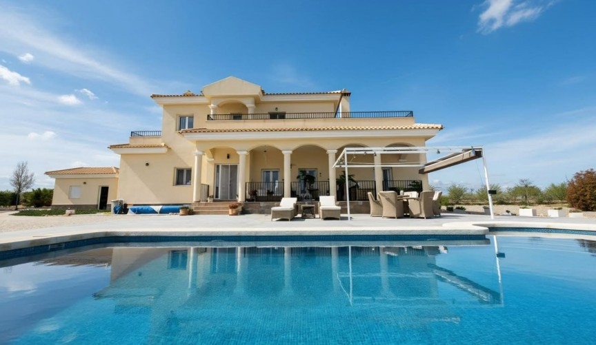 Reventa - Villa -
Pinoso - Inland