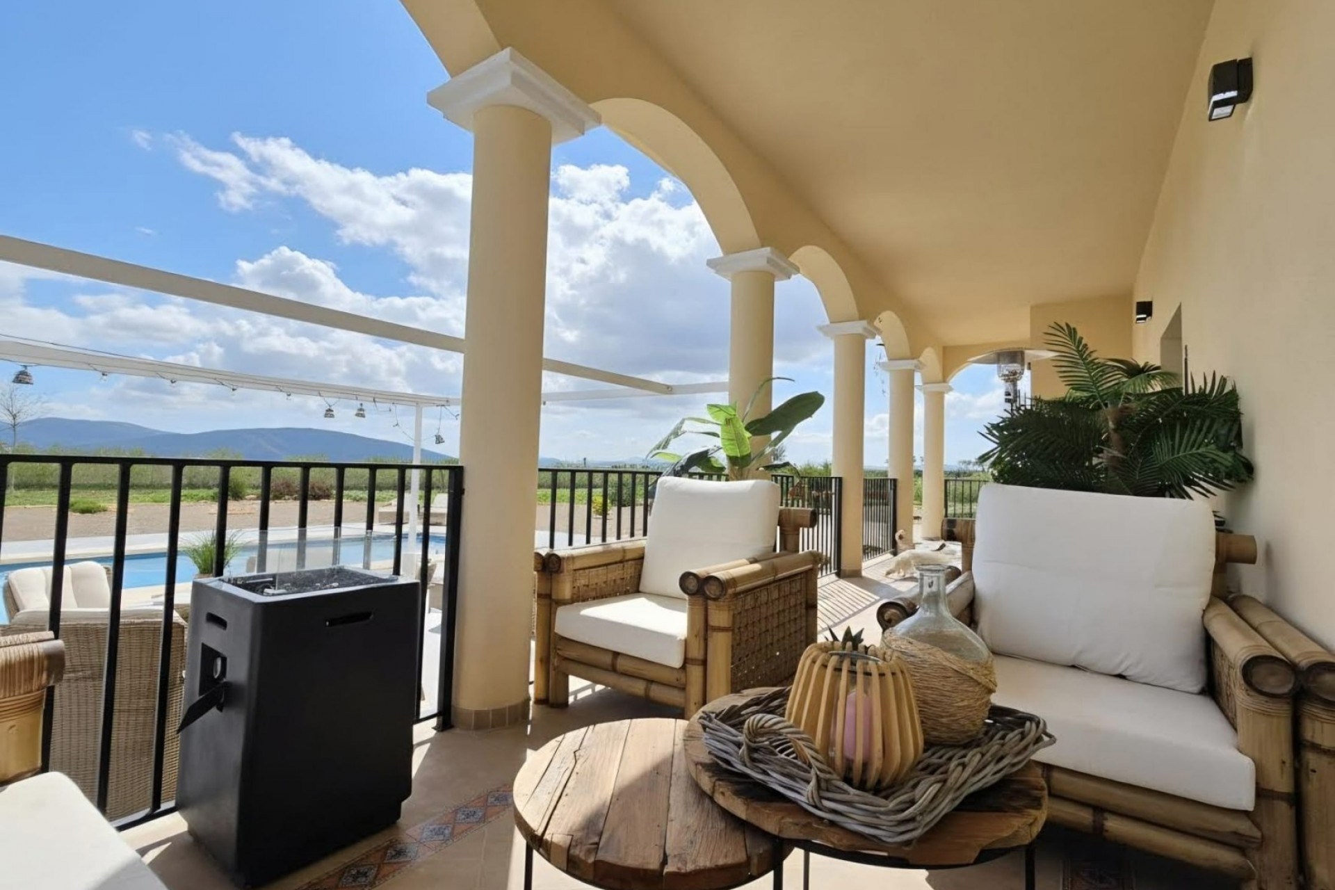 Reventa - Villa -
Pinoso - Inland