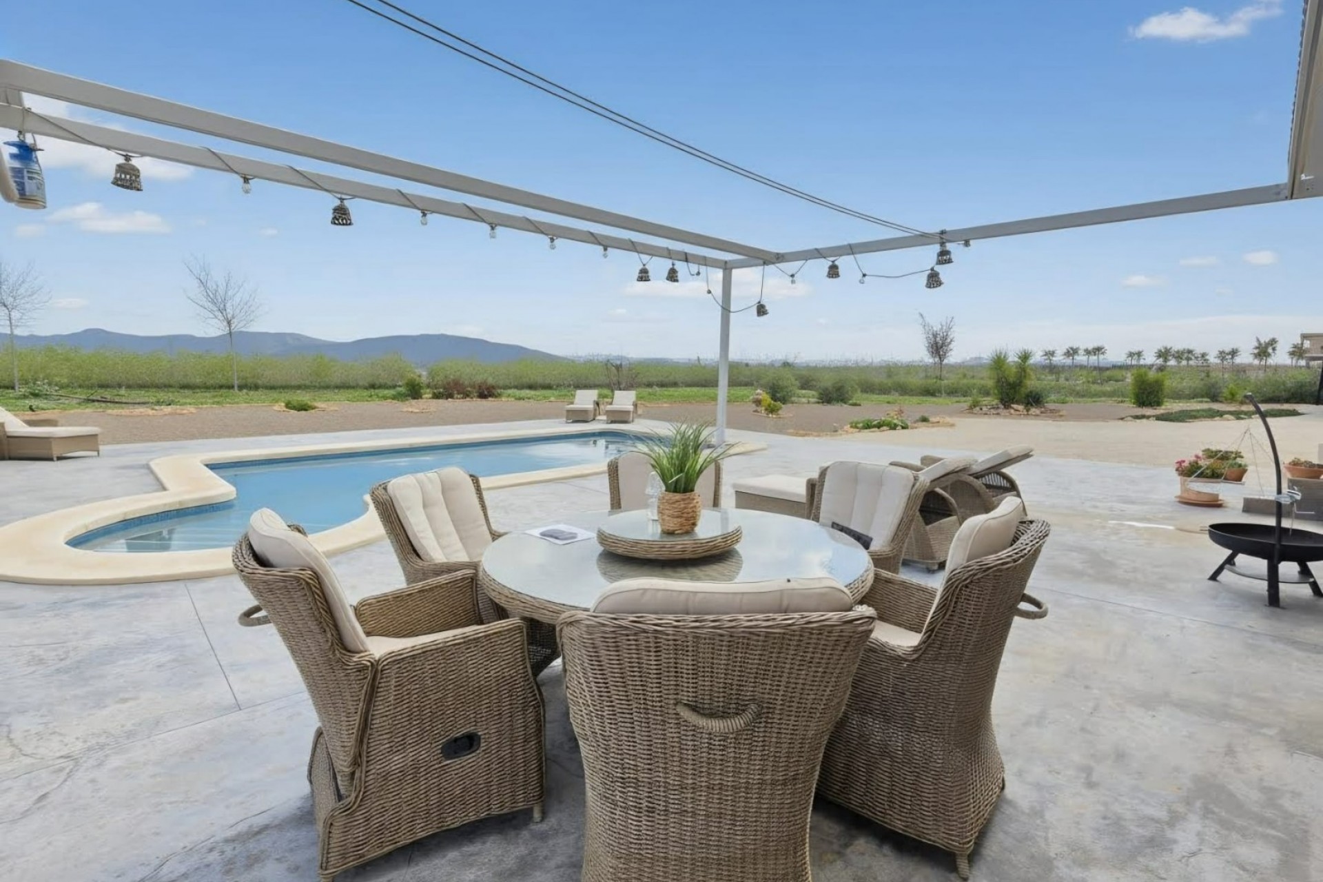 Reventa - Villa -
Pinoso - Inland