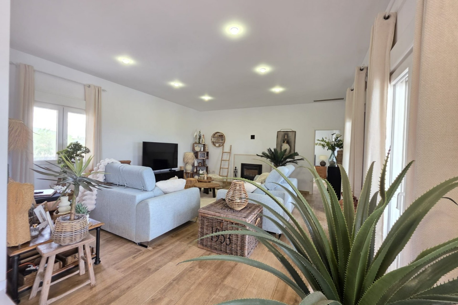 Reventa - Villa -
Pinoso - Inland