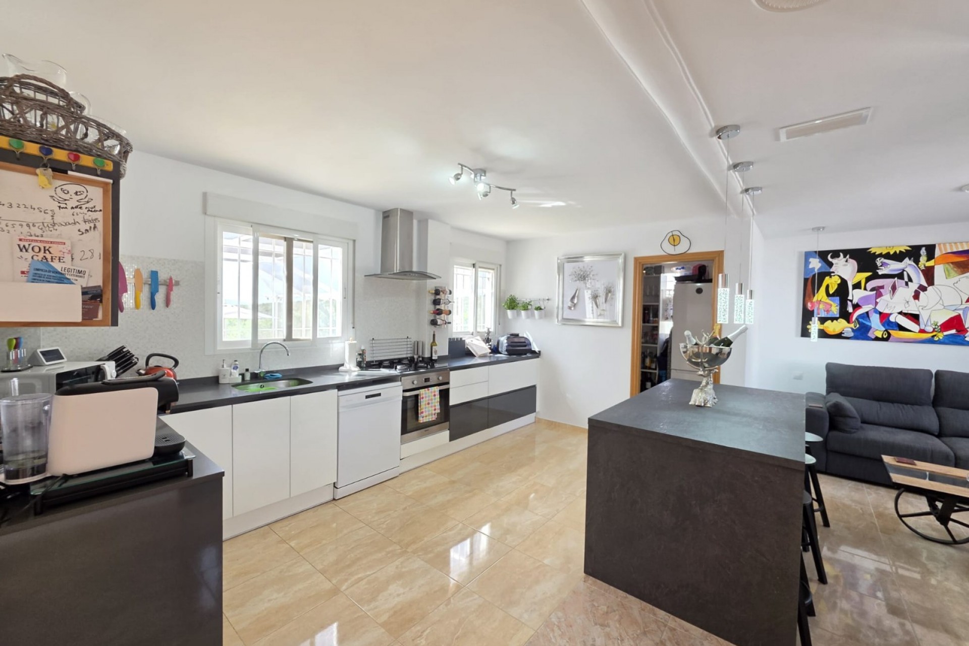 Reventa - Villa -
Pinoso - Inland