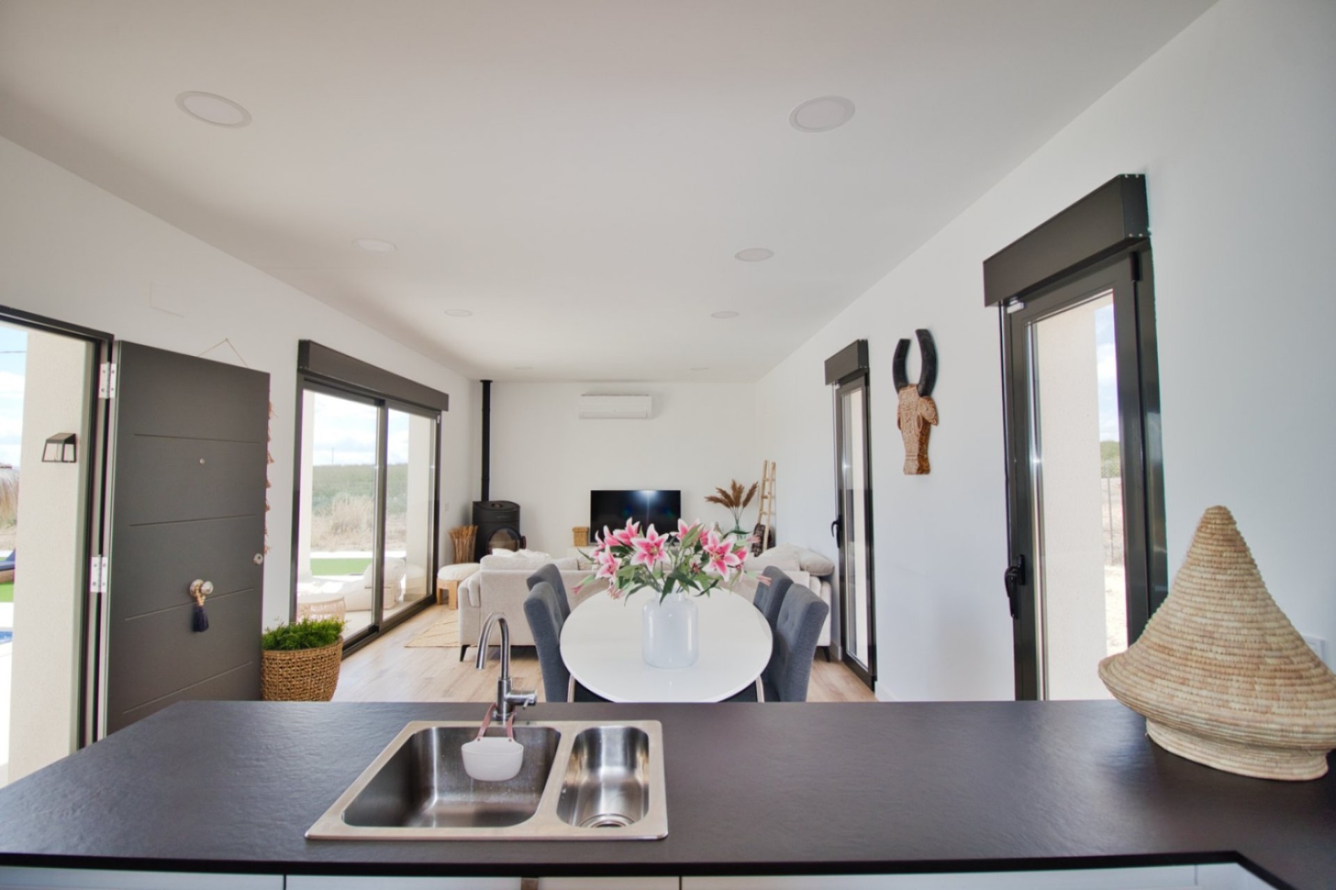 Reventa - Villa -
Pinoso - Inland