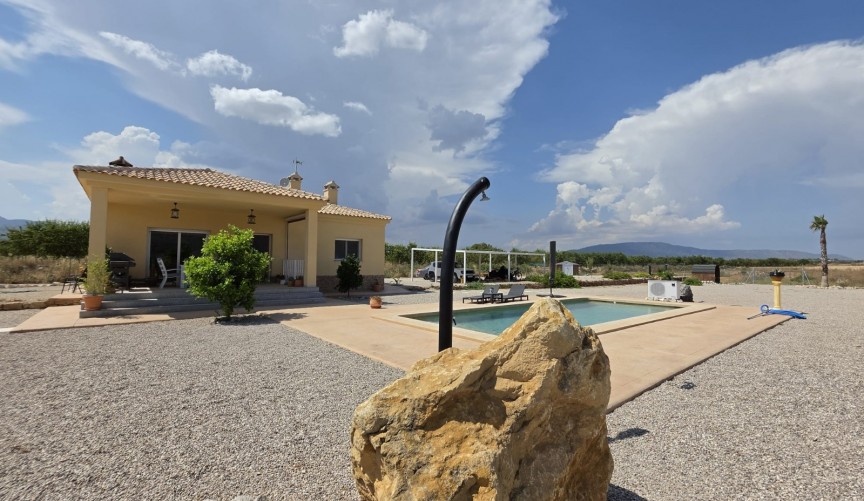 Reventa - Villa -
Pinoso - Inland