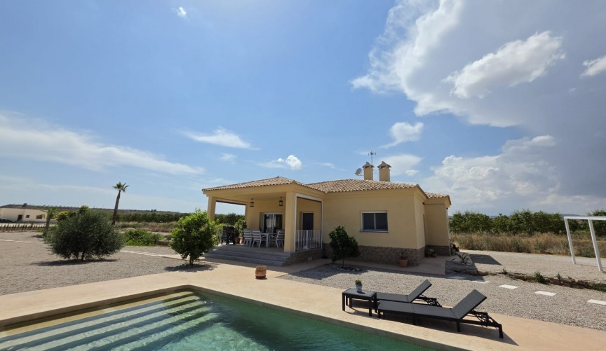 Reventa - Villa -
Pinoso - Inland