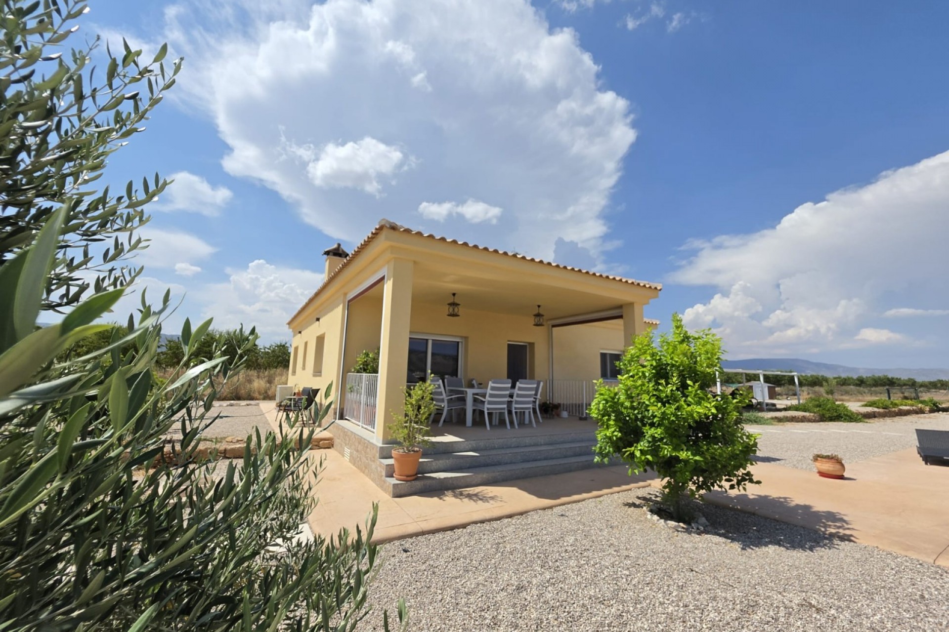 Reventa - Villa -
Pinoso - Inland