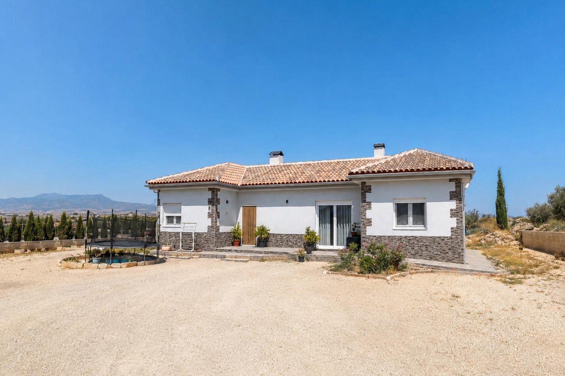 Reventa - Villa -
Pinoso - Inland