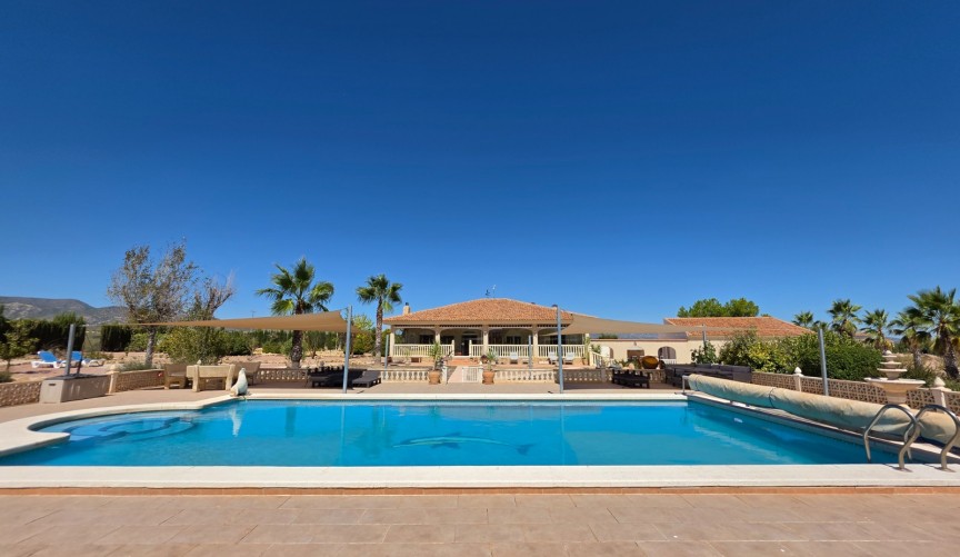 Reventa - Villa -
Pinoso - Inland
