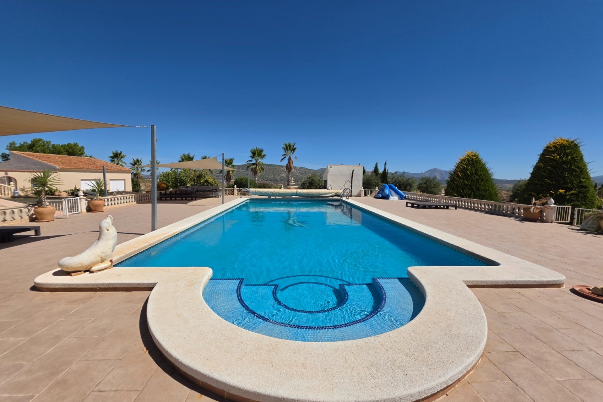 Reventa - Villa -
Pinoso - Inland