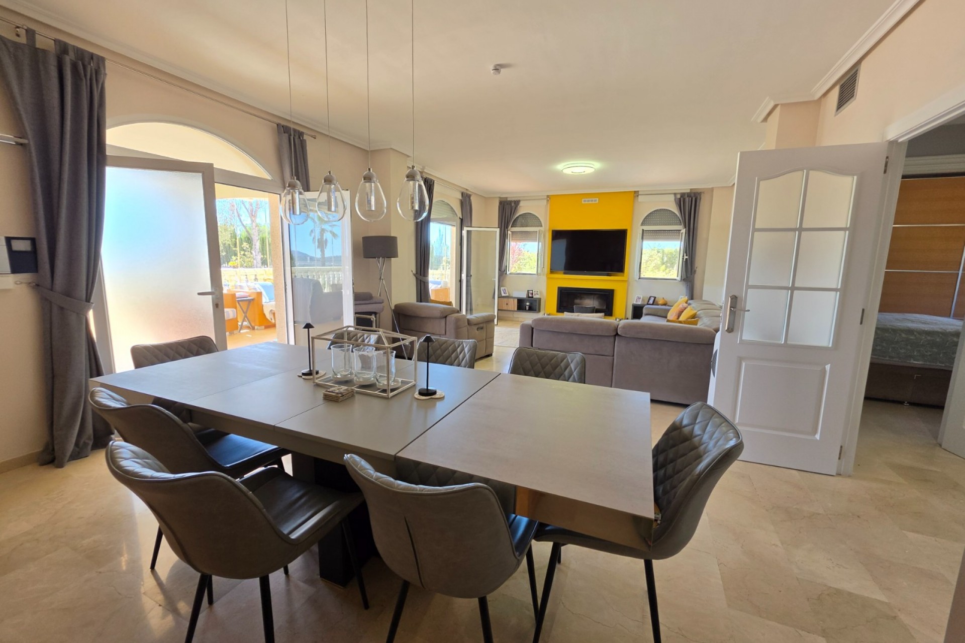 Reventa - Villa -
Pinoso - Inland