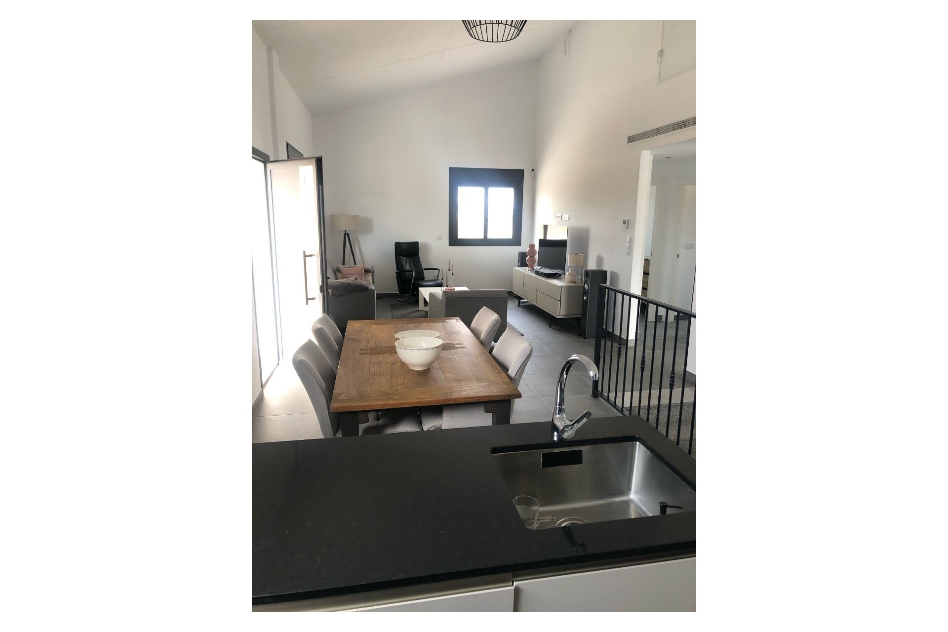 Reventa - Villa -
Pinoso - Inland