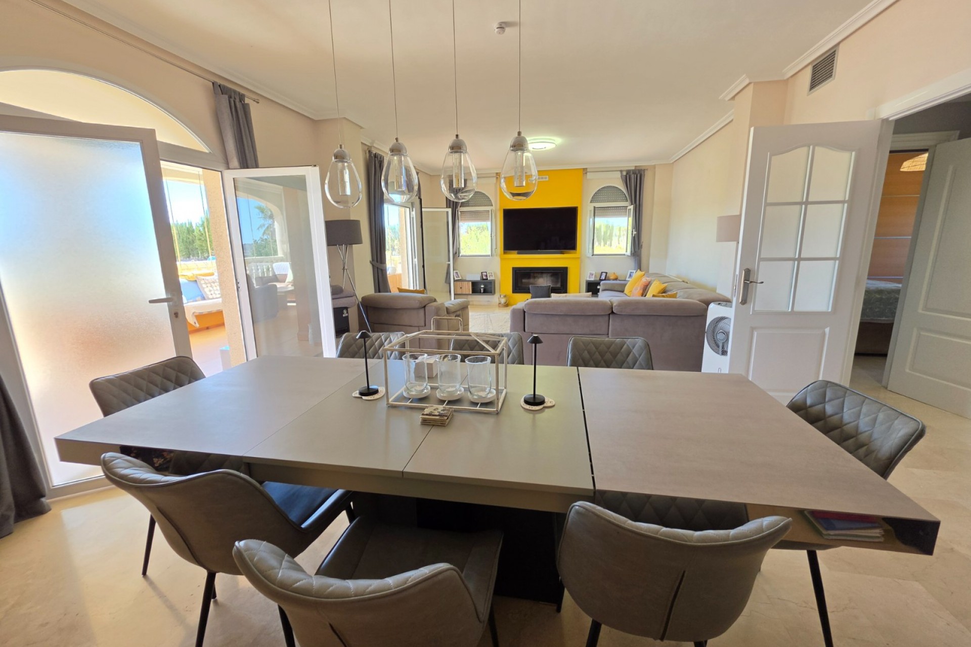 Reventa - Villa -
Pinoso - Inland
