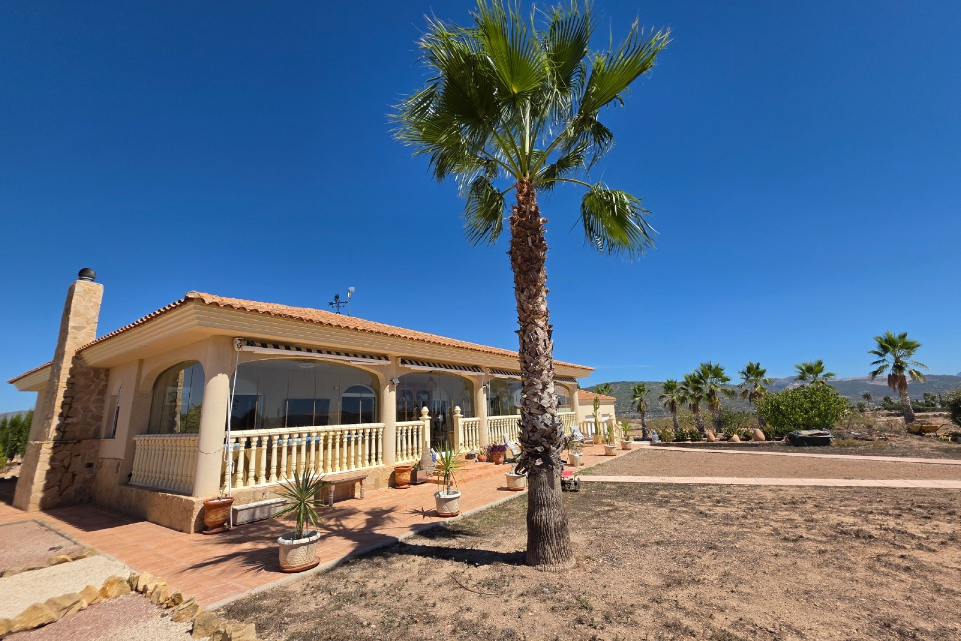 Reventa - Villa -
Pinoso - Inland