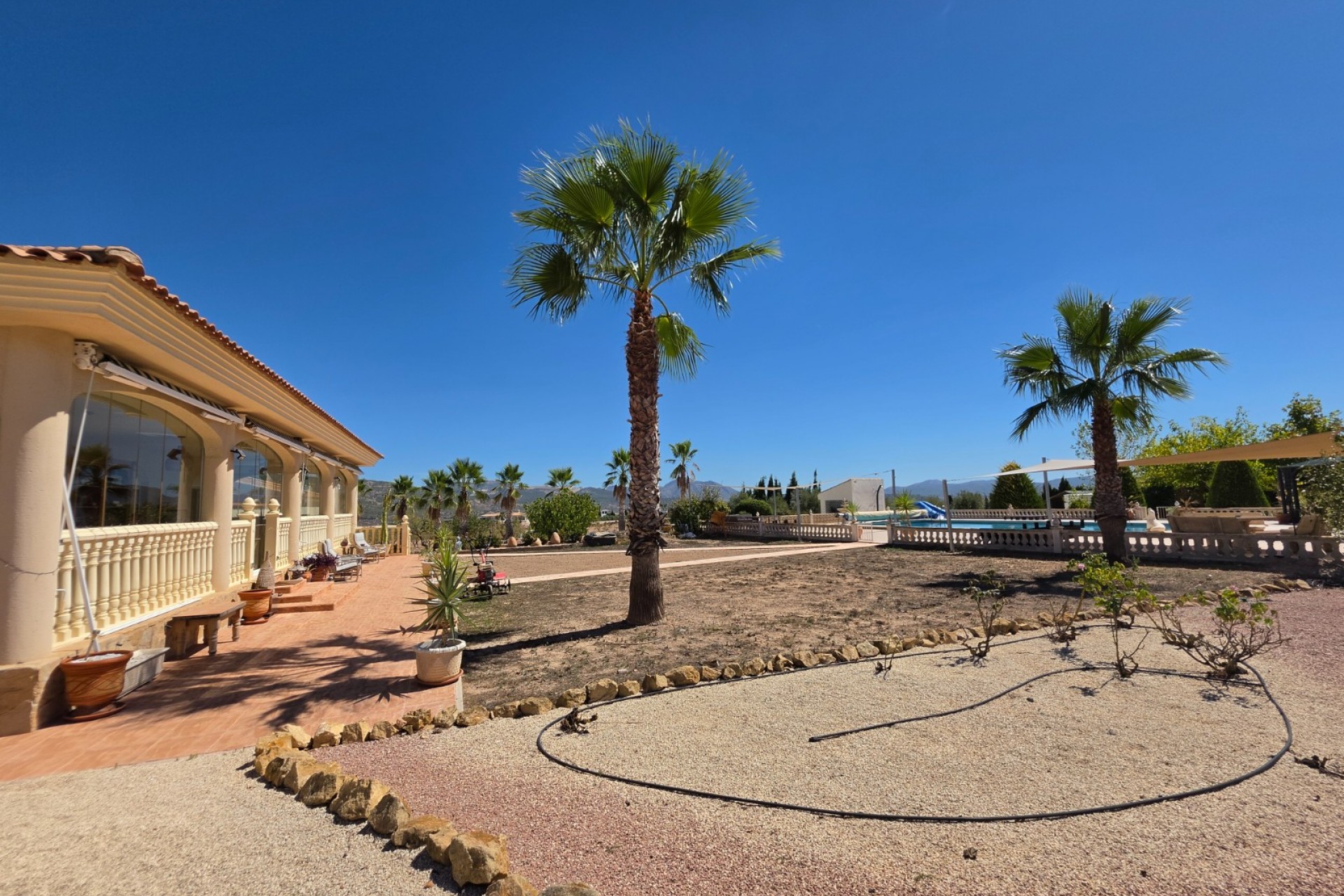 Reventa - Villa -
Pinoso - Inland