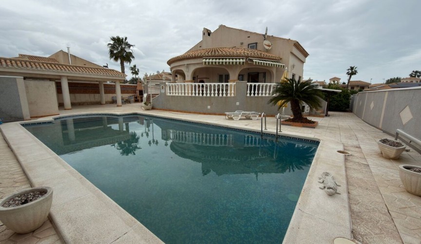 Reventa - Villa -
Playa Flamenca - Costa Blanca