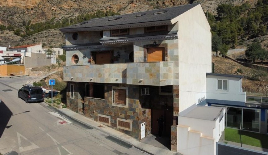 Reventa - Villa -
Redován - Inland