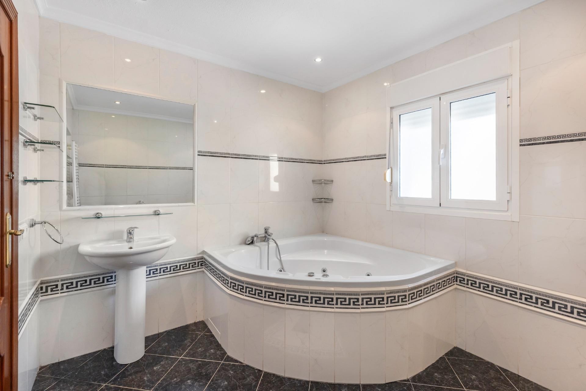 Reventa - Villa -
Rojales - Pueblo Bravo