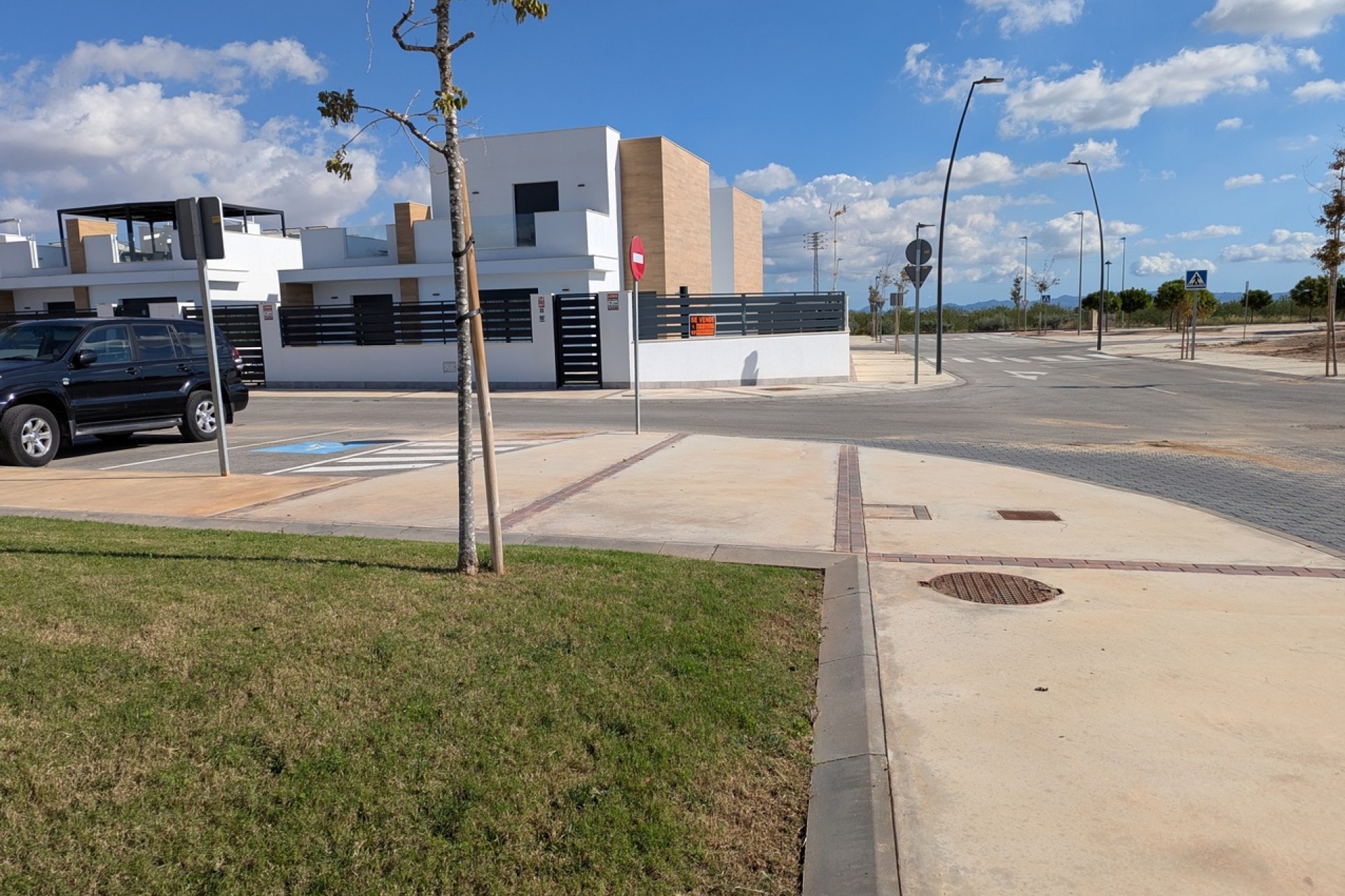 Reventa - Villa -
Roldan - Inland