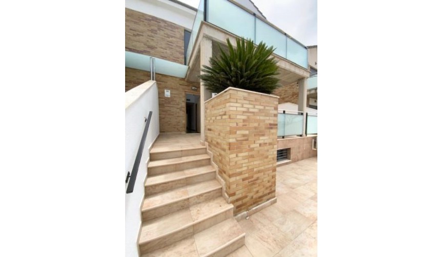 Reventa - Villa -
Roldan - Inland