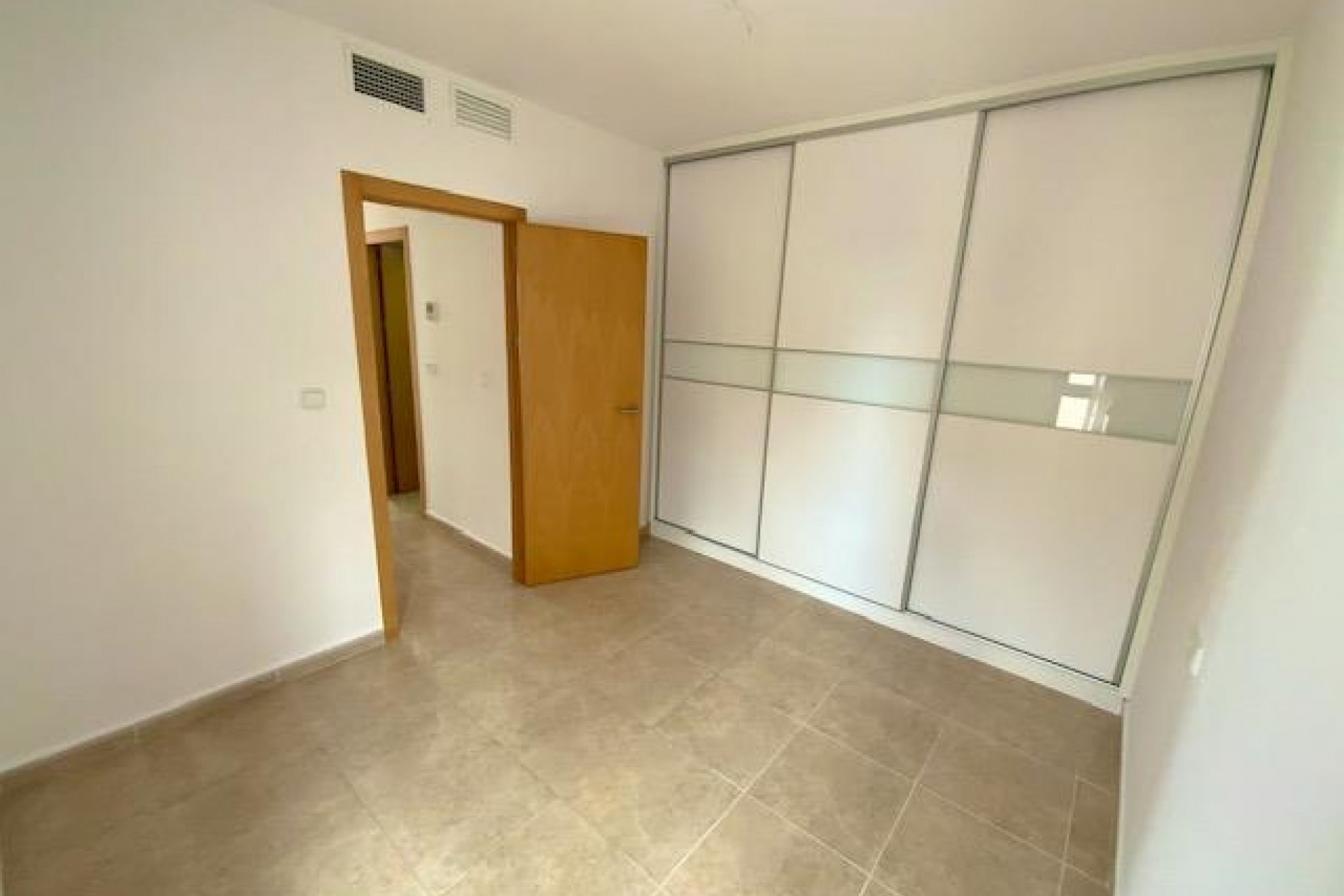 Reventa - Villa -
Roldan - Inland