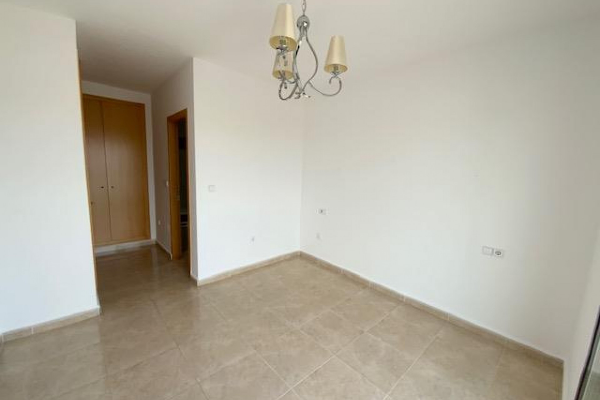 Reventa - Villa -
Roldan - Inland