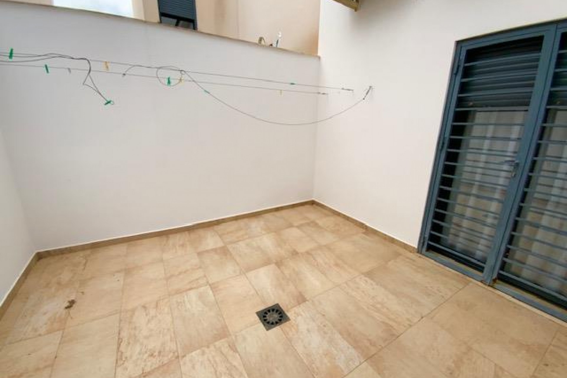 Reventa - Villa -
Roldan - Inland