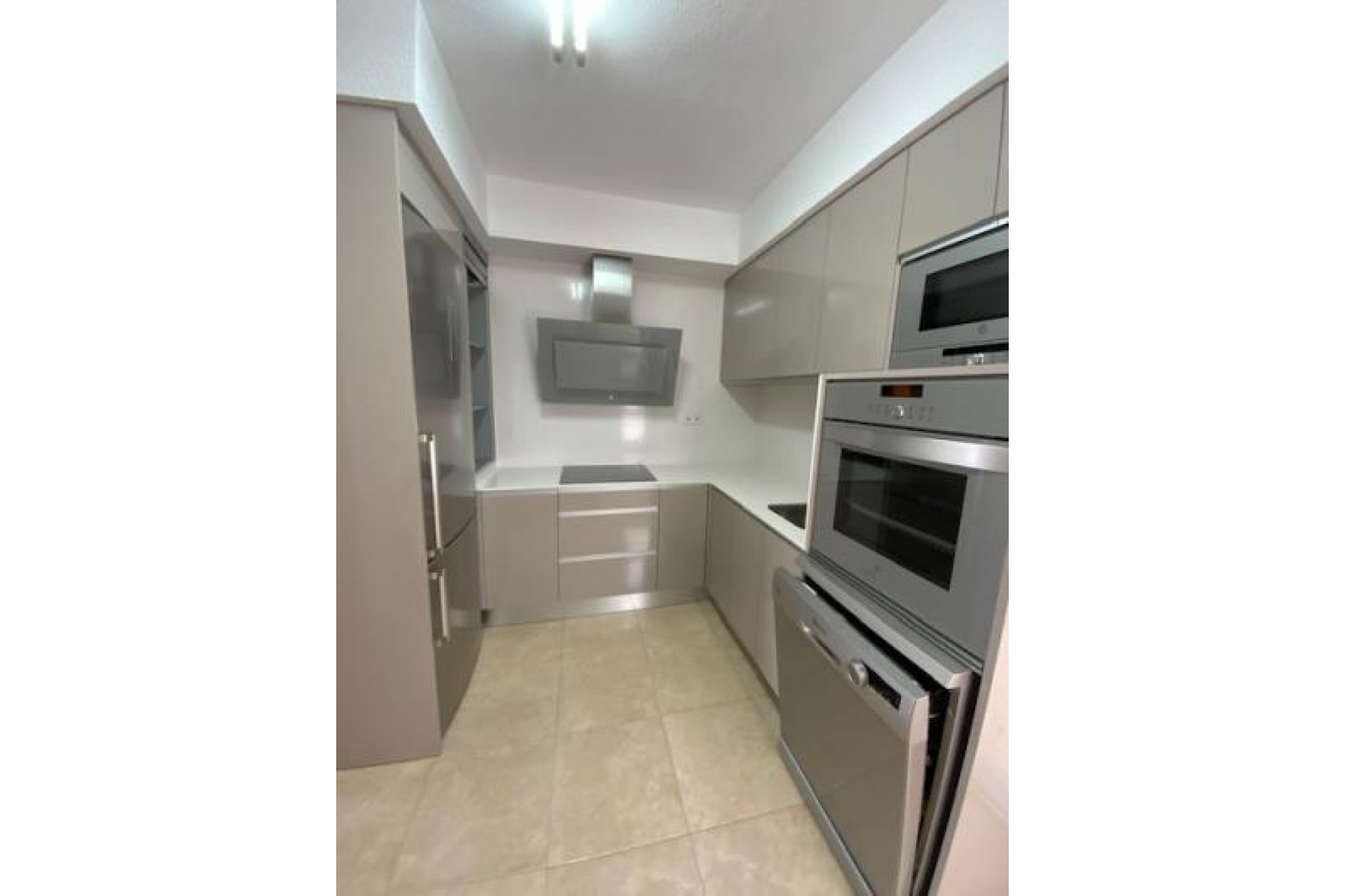 Reventa - Villa -
Roldan - Inland