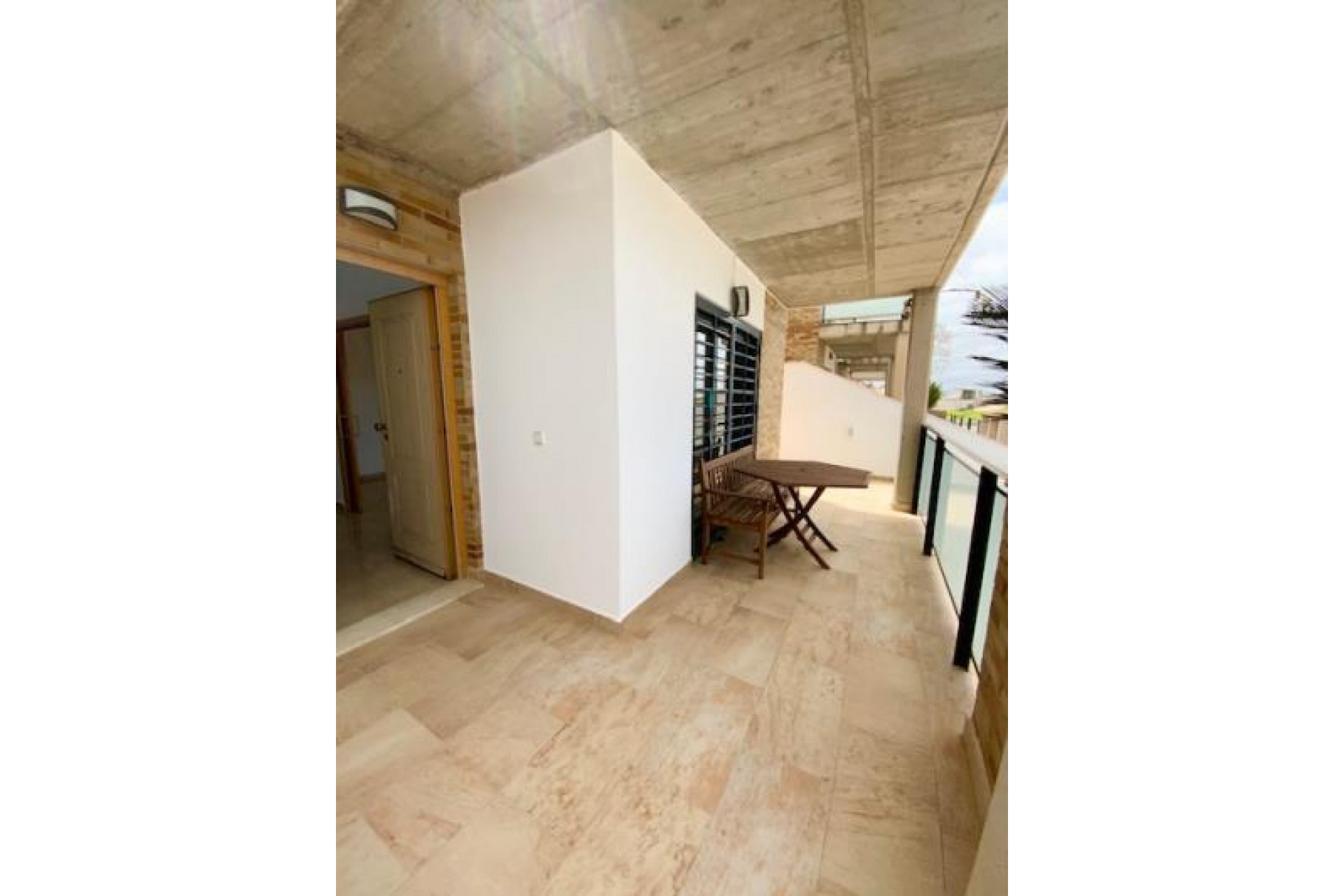 Reventa - Villa -
Roldan - Inland