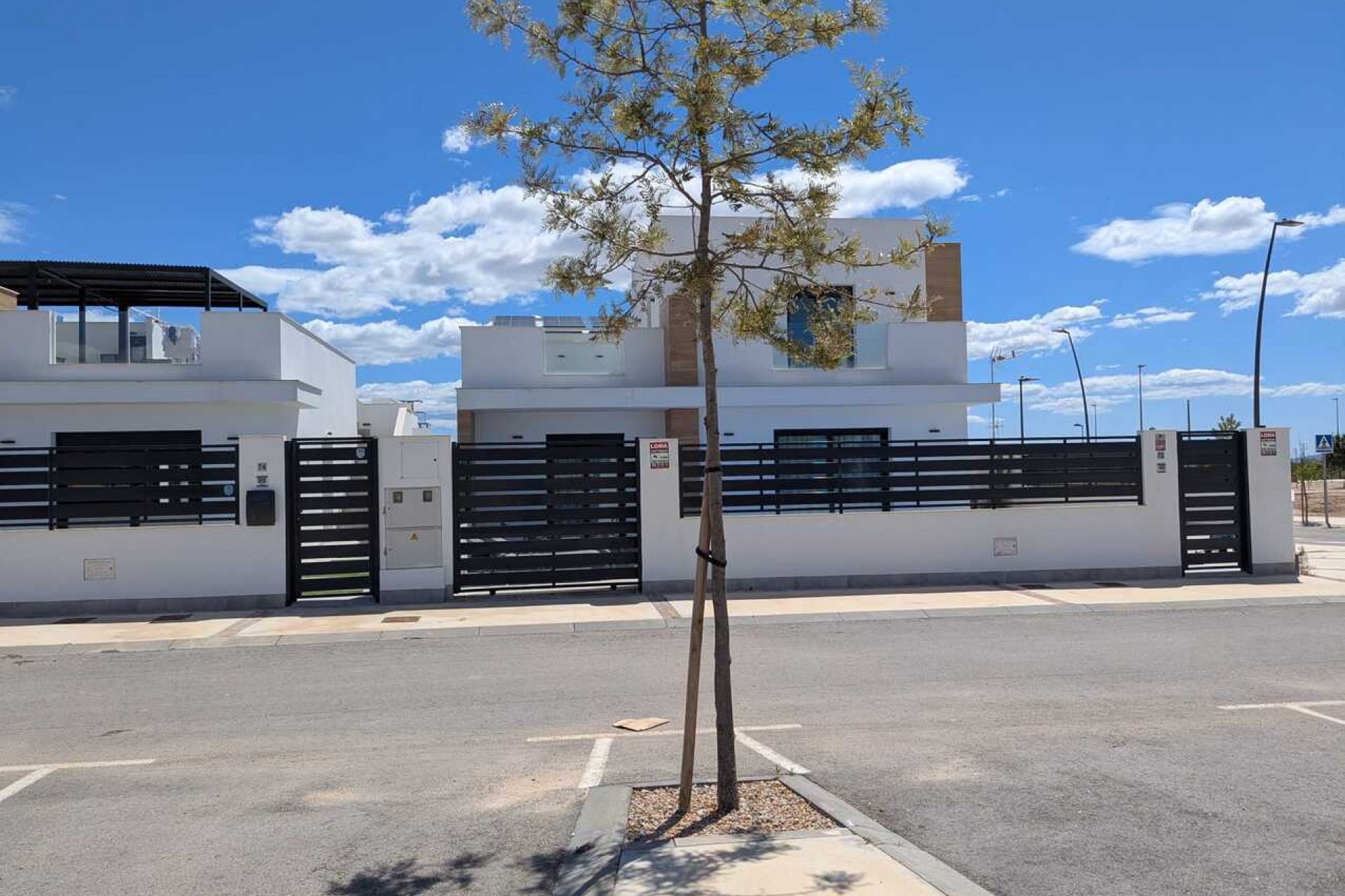 Reventa - Villa -
Roldan - Inland