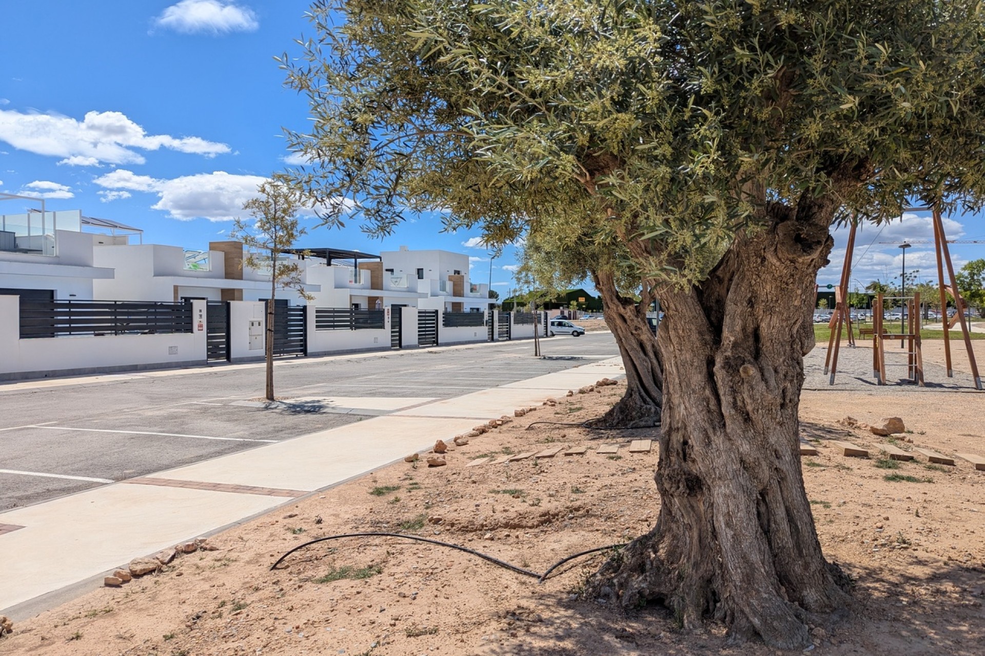 Reventa - Villa -
Roldan - Inland