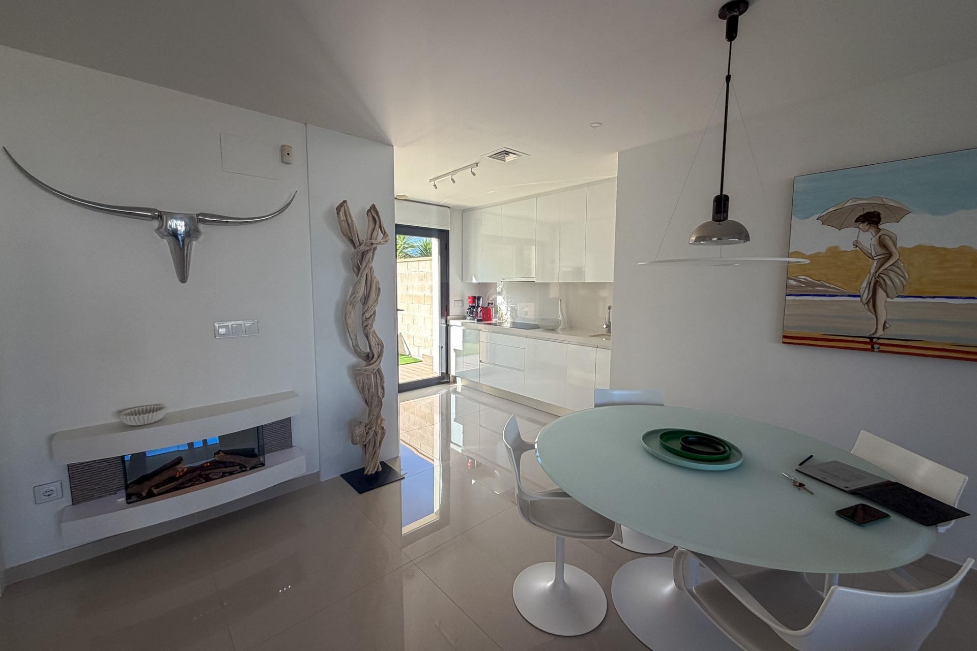 Reventa - Villa -
San Miguel de Salinas - Bellavista