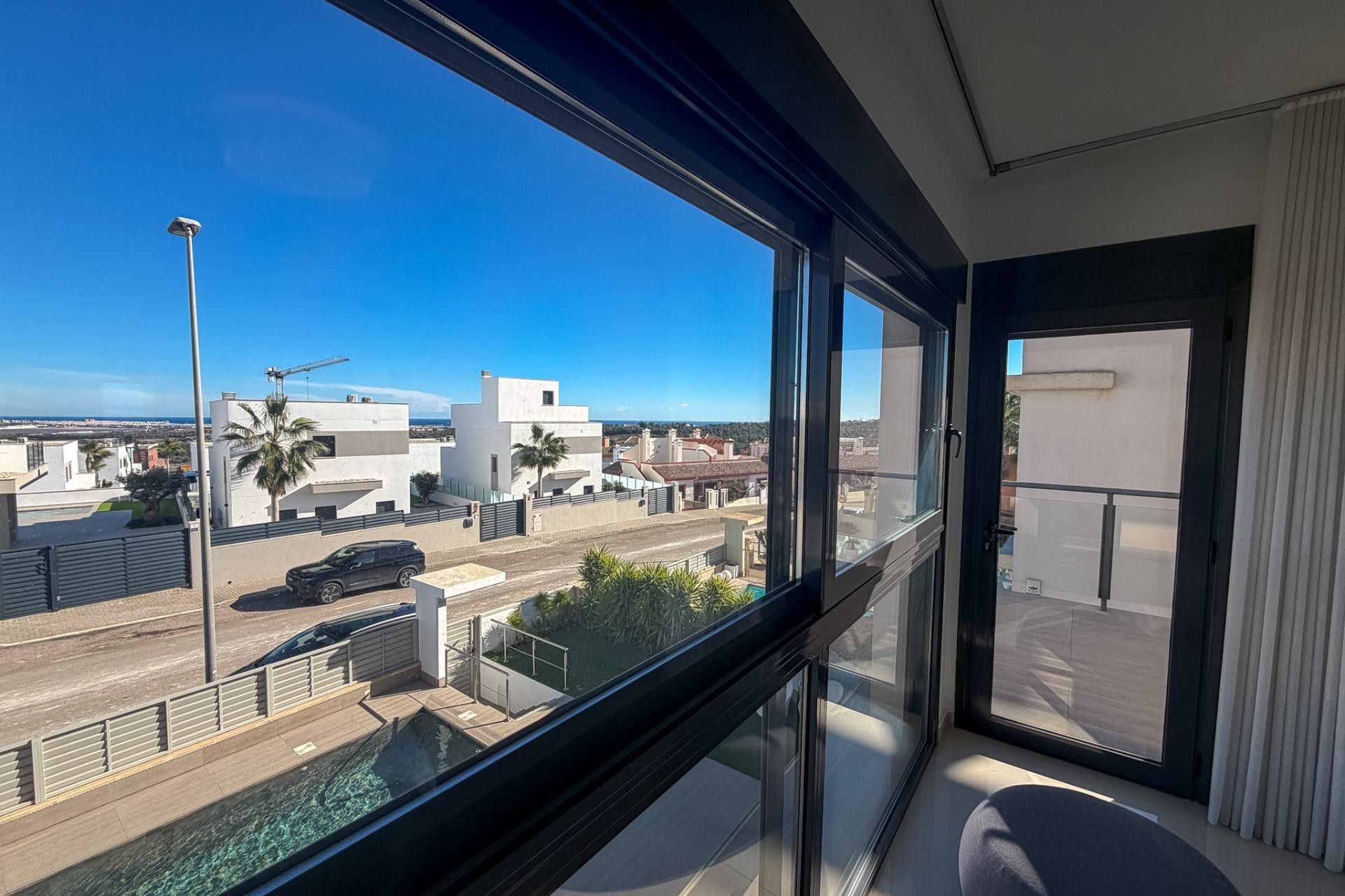 Reventa - Villa -
San Miguel de Salinas - Bellavista