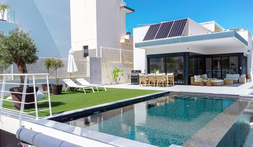 Reventa - Villa -
San Miguel de Salinas - Bellavista