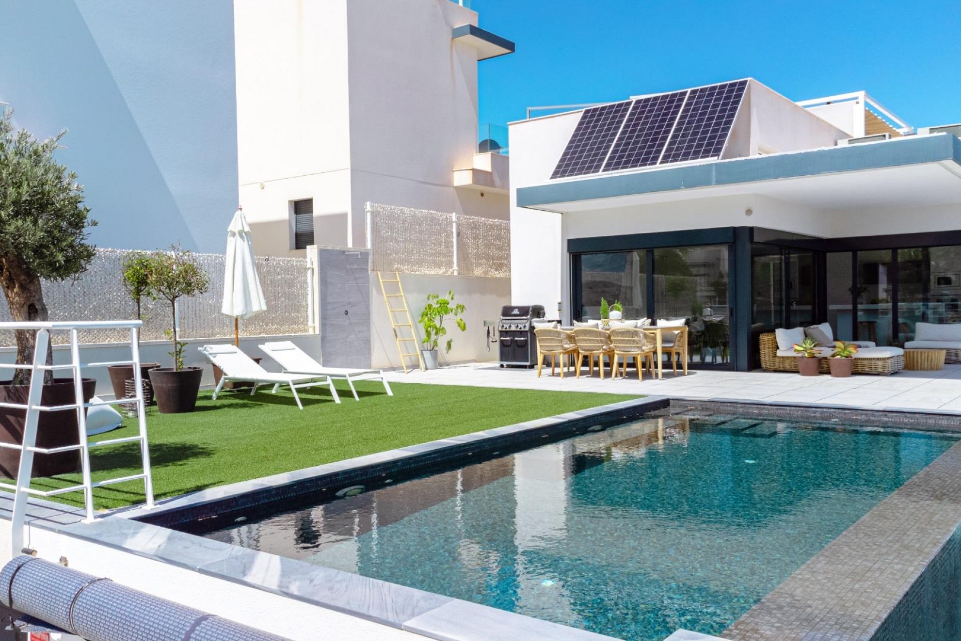 Reventa - Villa -
San Miguel de Salinas - Bellavista