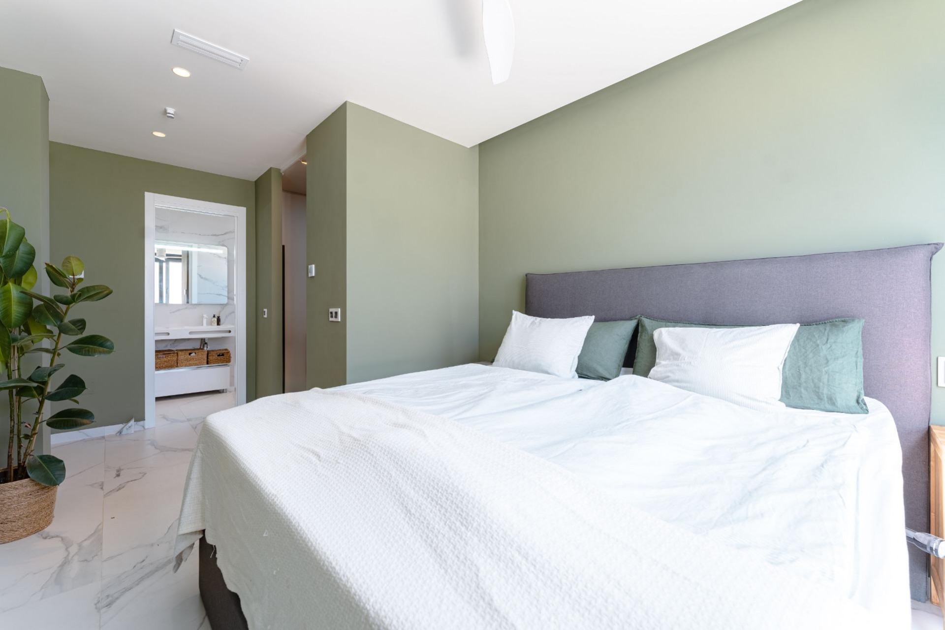 Reventa - Villa -
San Miguel de Salinas - Bellavista