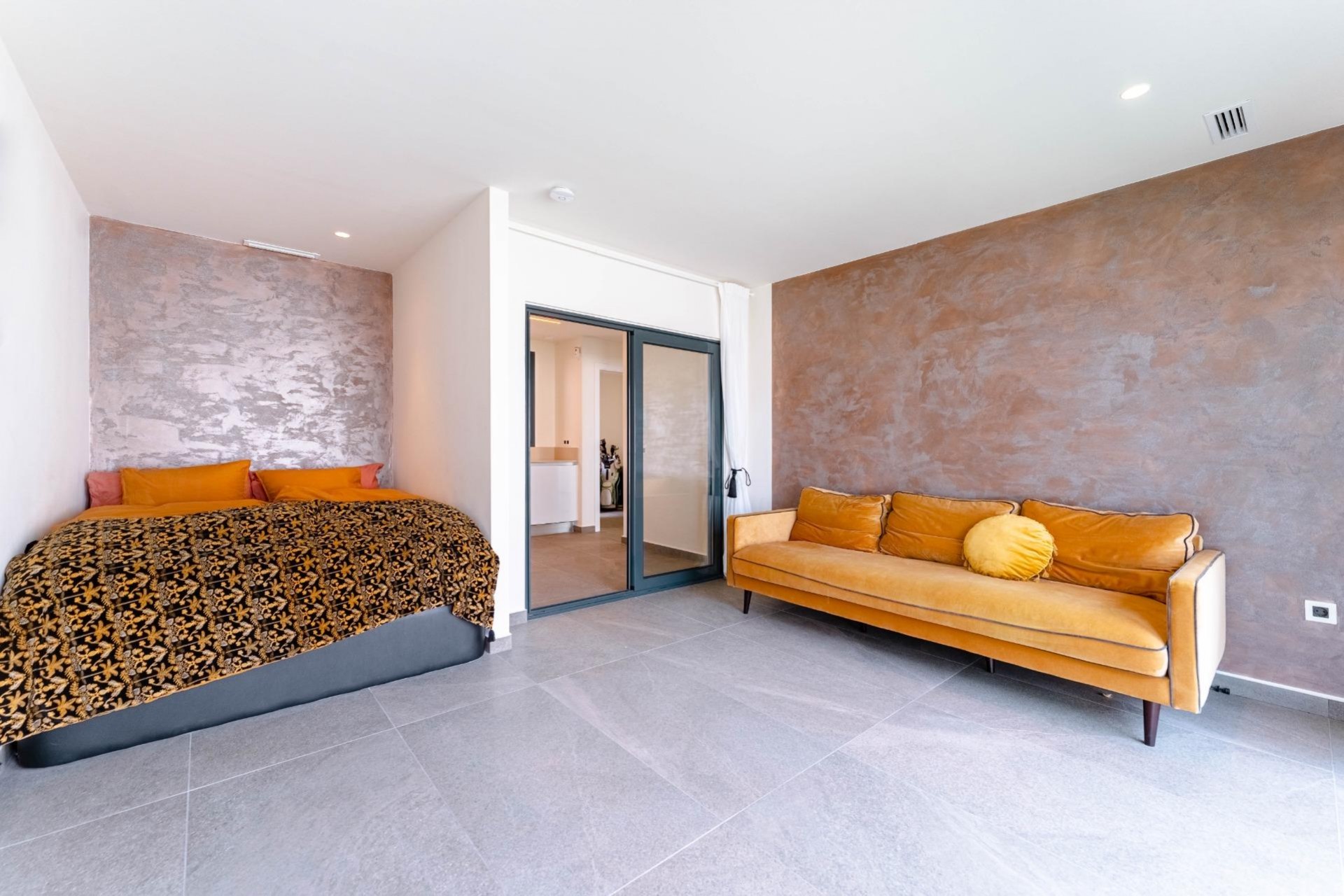 Reventa - Villa -
San Miguel de Salinas - Bellavista